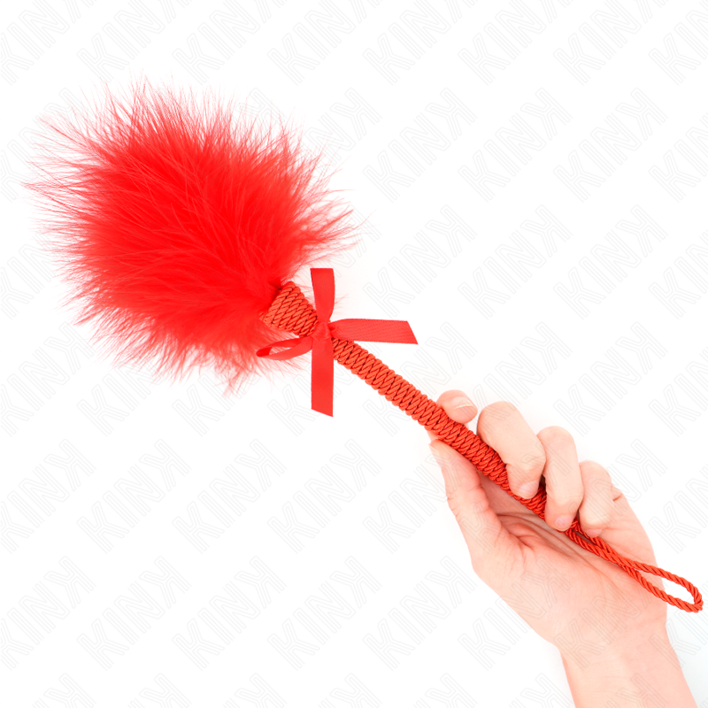 KINK – VARINHA DE CORDA DE NYLON COM PENAS DE CÓCEGAS E LAÇO VERMELHO 25 CM